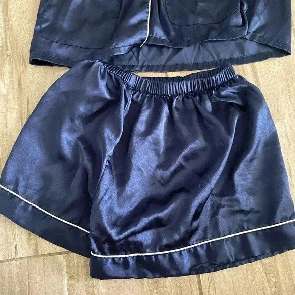 Womens pyjama  set size medium - Picture 3 of 7